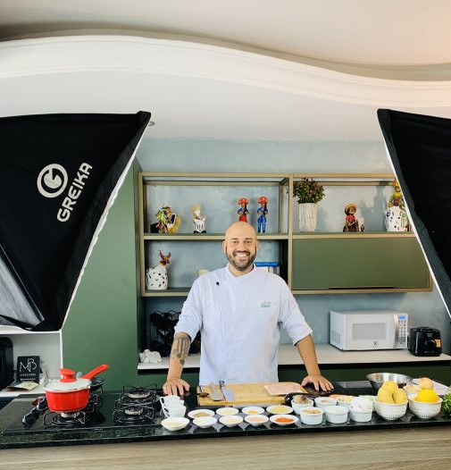 Chef de cozinha da Personal Chefs numa cozinha
