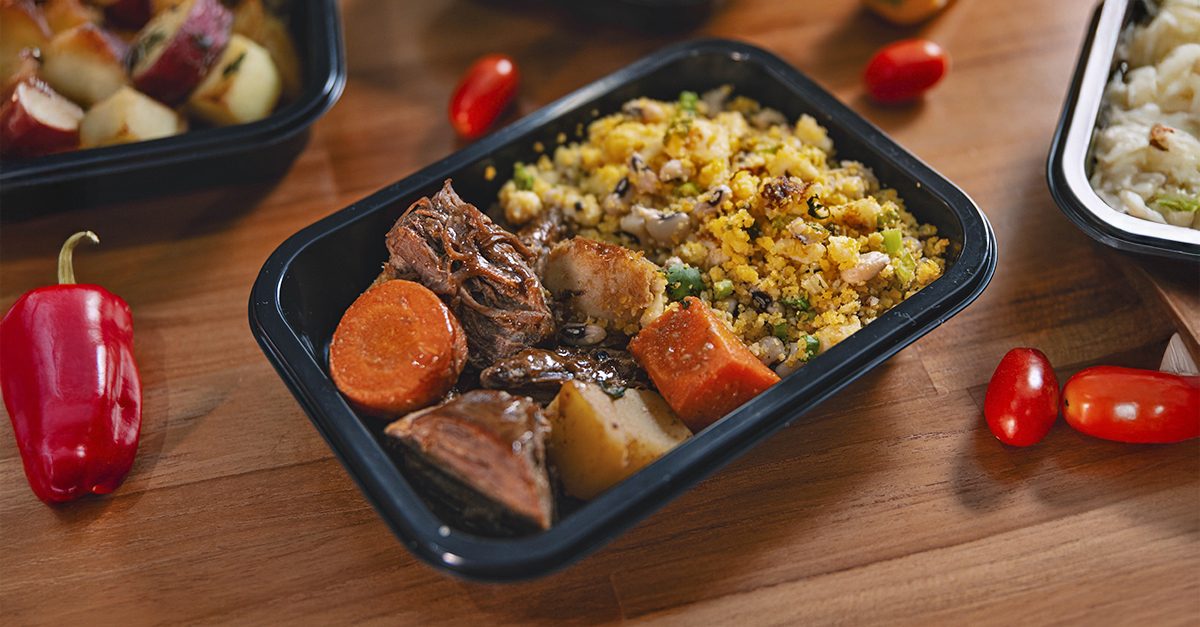 Guisadinho de carne com cuscuz e queijo assado